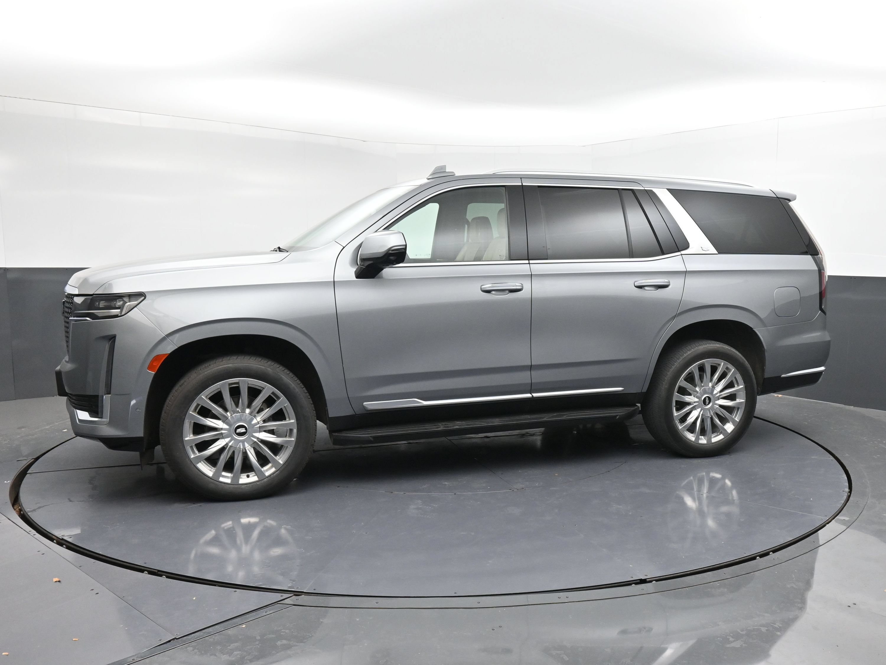 Used 2023 Cadillac Escalade Premium Luxury AWD/4WD image 5