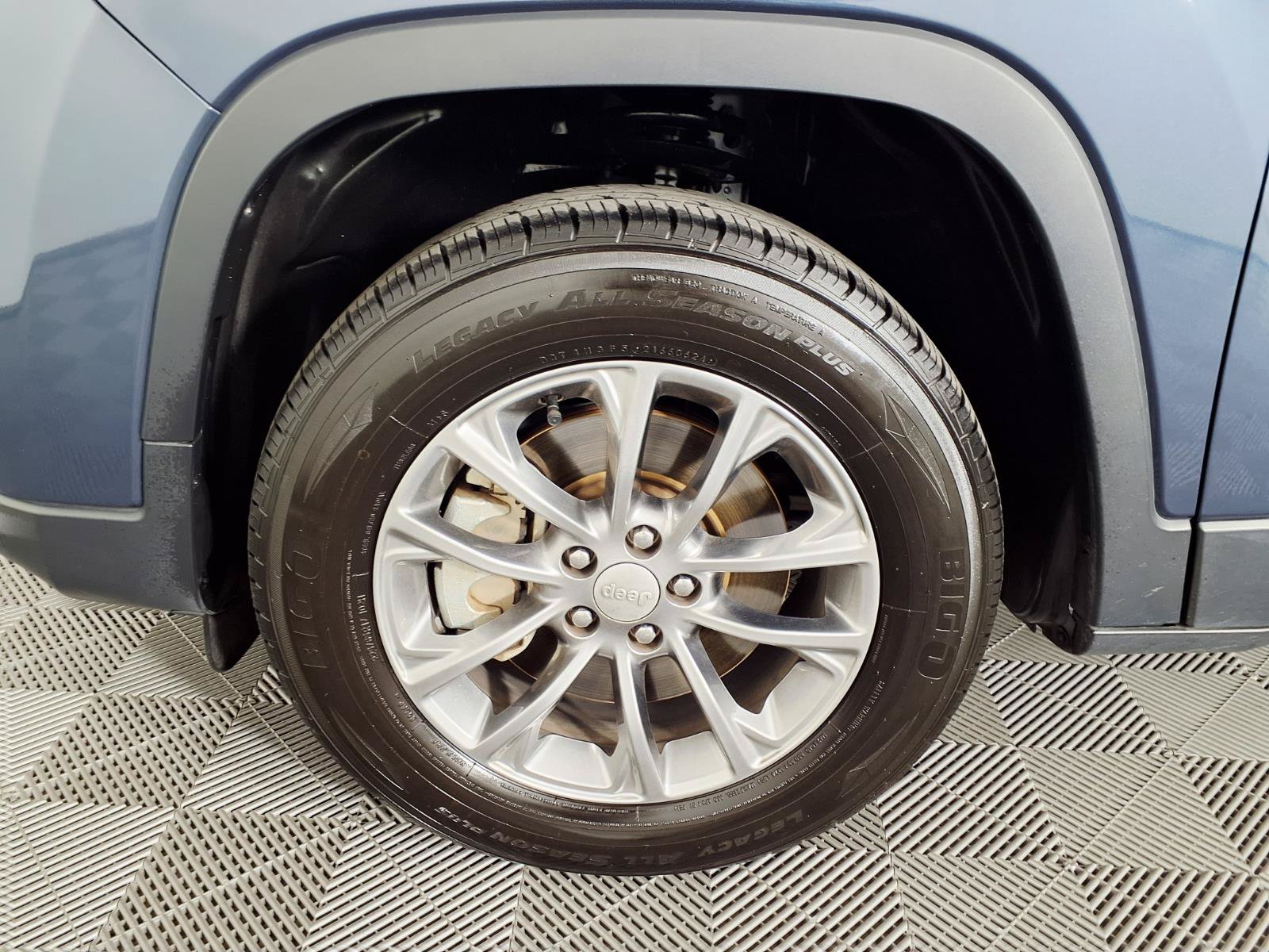 Used 2020 Jeep Cherokee Latitude Plus AWD/4WD image 7