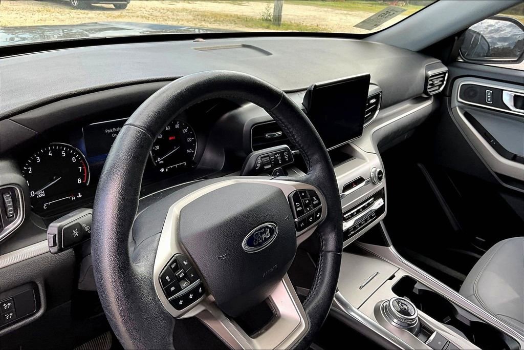 Used 2021 Ford Explorer XLT w/ Equipment Group 202A image 10