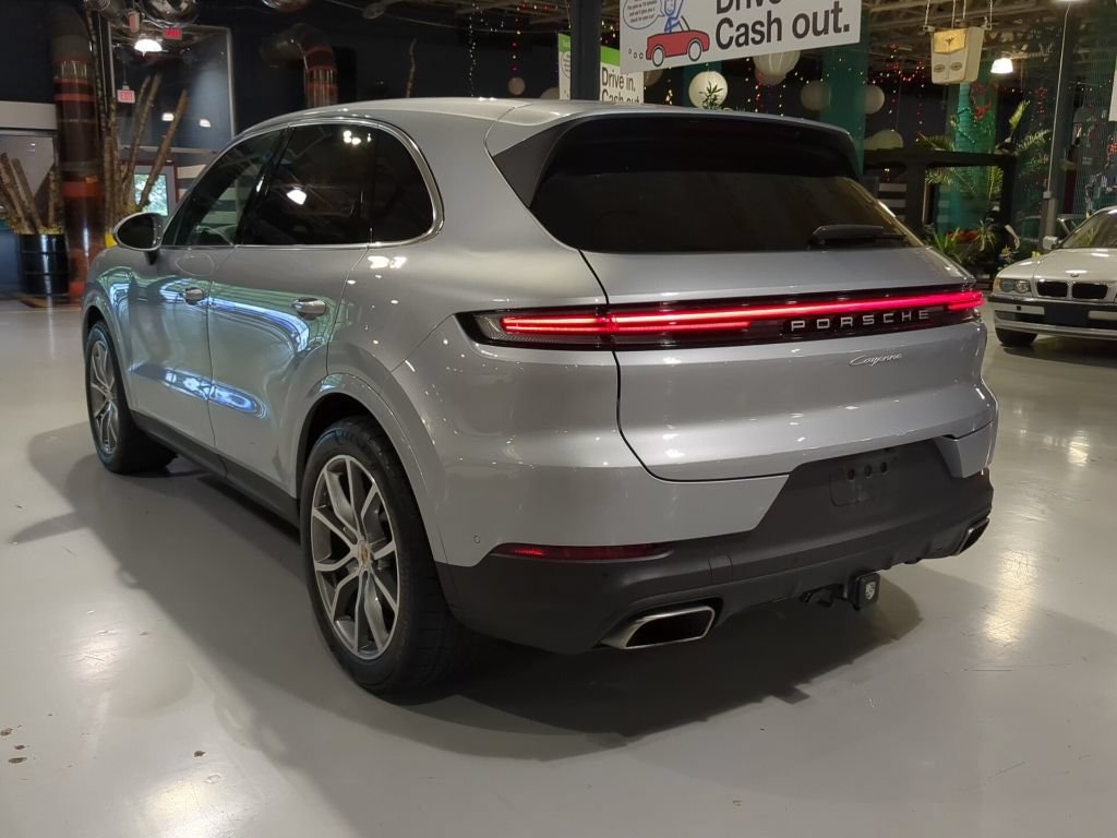 Used 2025 Porsche Cayenne AWD/4WD image 11