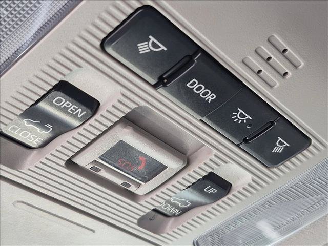 Used 2020 Toyota RAV4 Limited FWD image 12