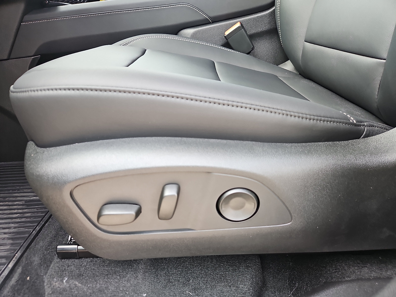 New 2026 GMC Acadia Elevation w/ Black Edition FWD image 14