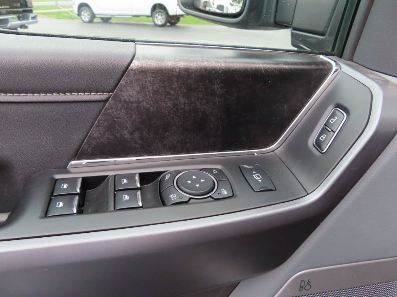 Used 2025 Ford F250 XLT w/ Black Appearance Package AWD/4WD image 16