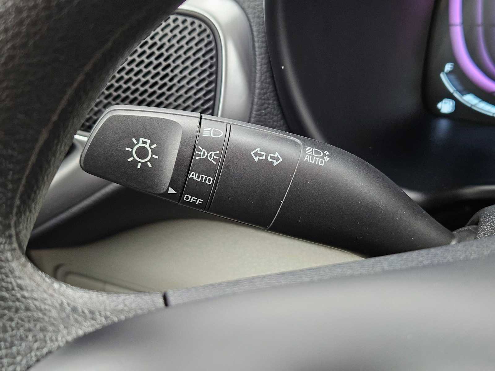 Certified 2025 Kia Soul LX FWD image 25