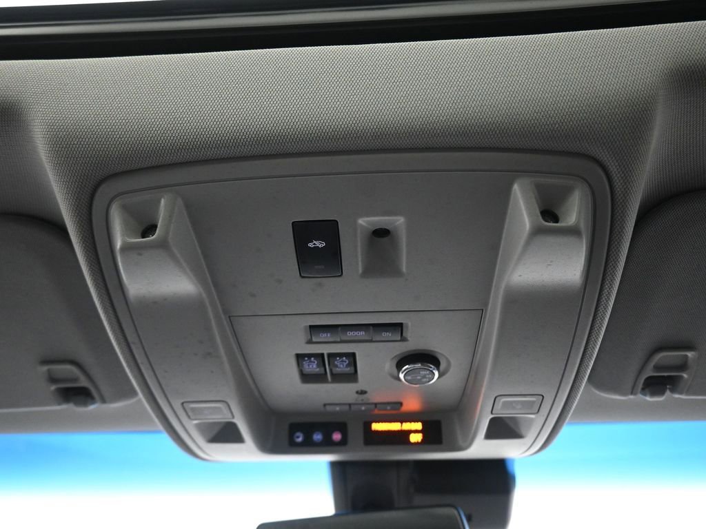 Used 2018 Cadillac Escalade Luxury image 27