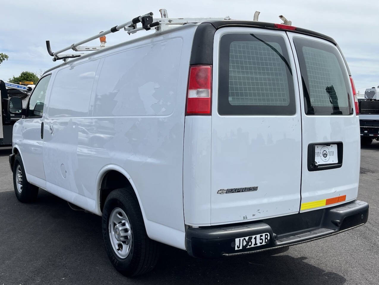 Used 2017 Chevrolet Express 2500 RWD image 7