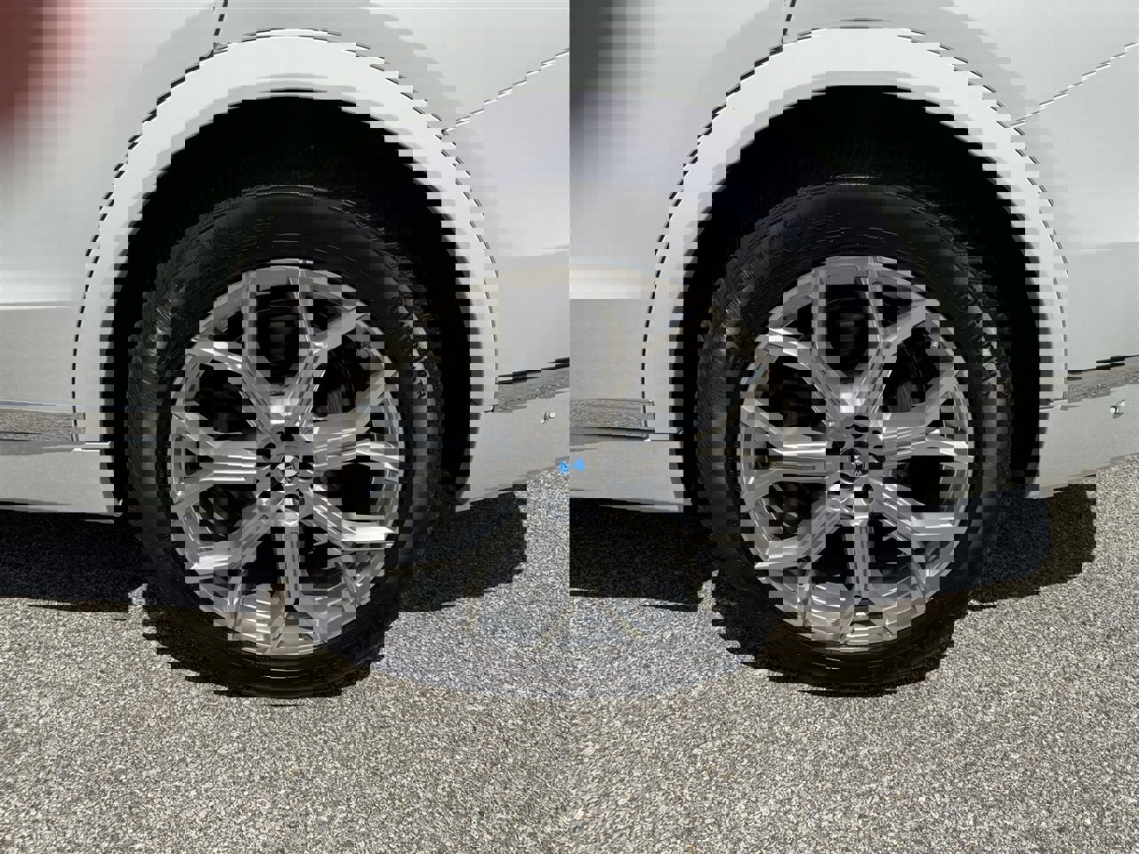 Used 2023 BMW X7 xDrive40i w/ Premium Package image 38