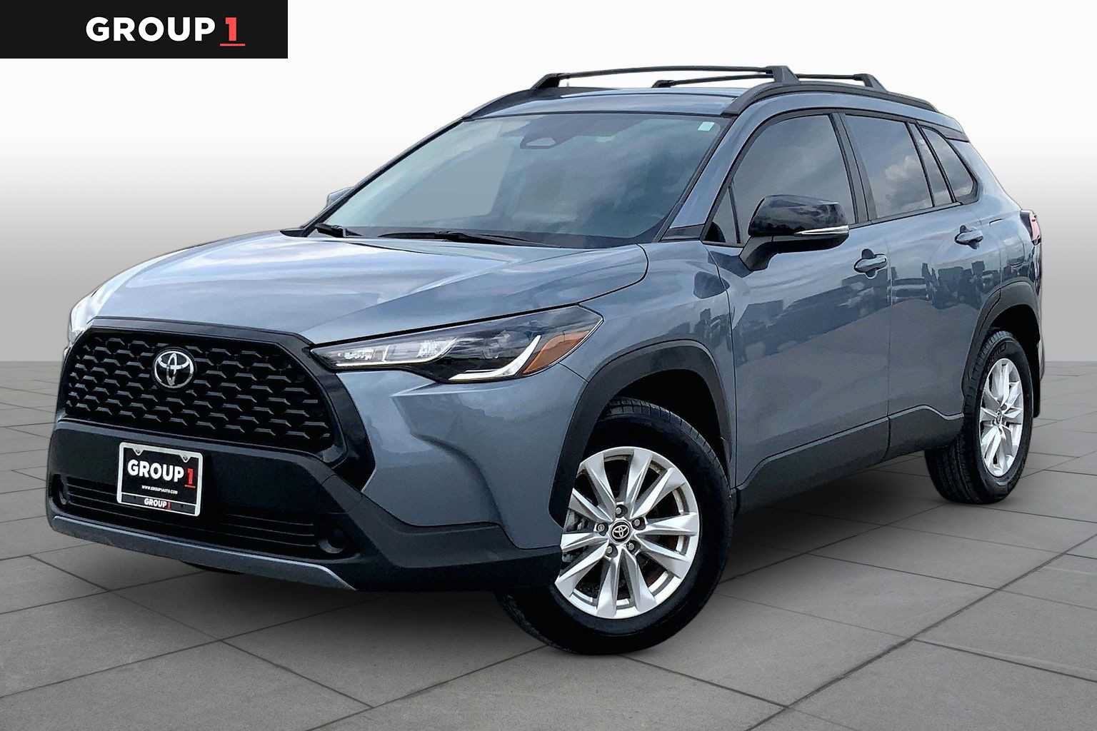 Used 2025 Toyota Corolla Cross LE FWD image 1