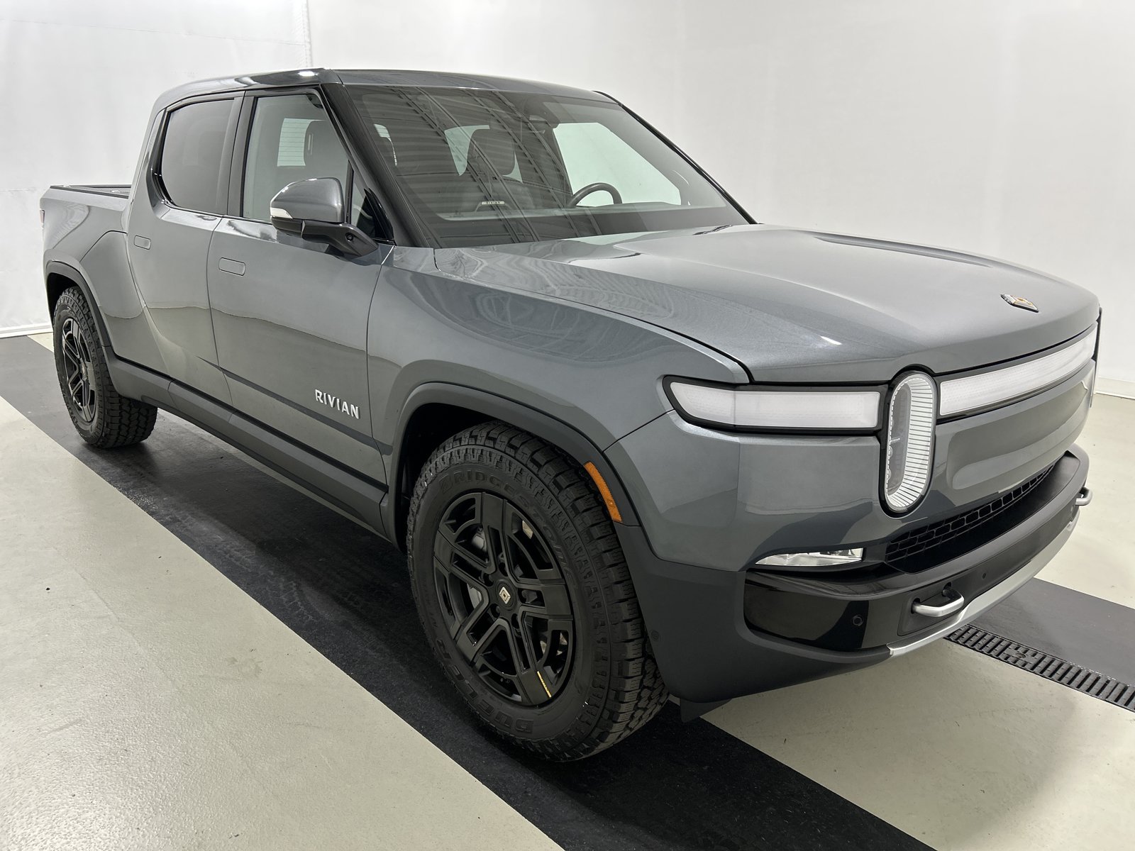 Used 2024 Rivian R1T Adventure AWD/4WD image 7