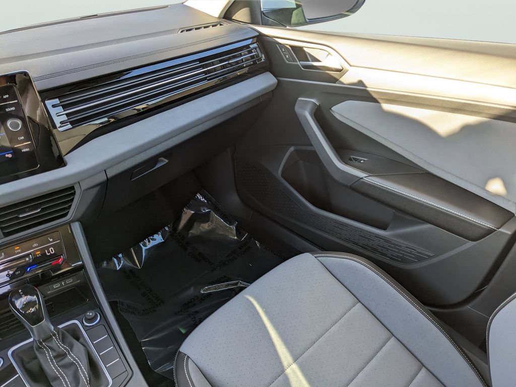 New 2026 Volkswagen Jetta SE FWD image 16
