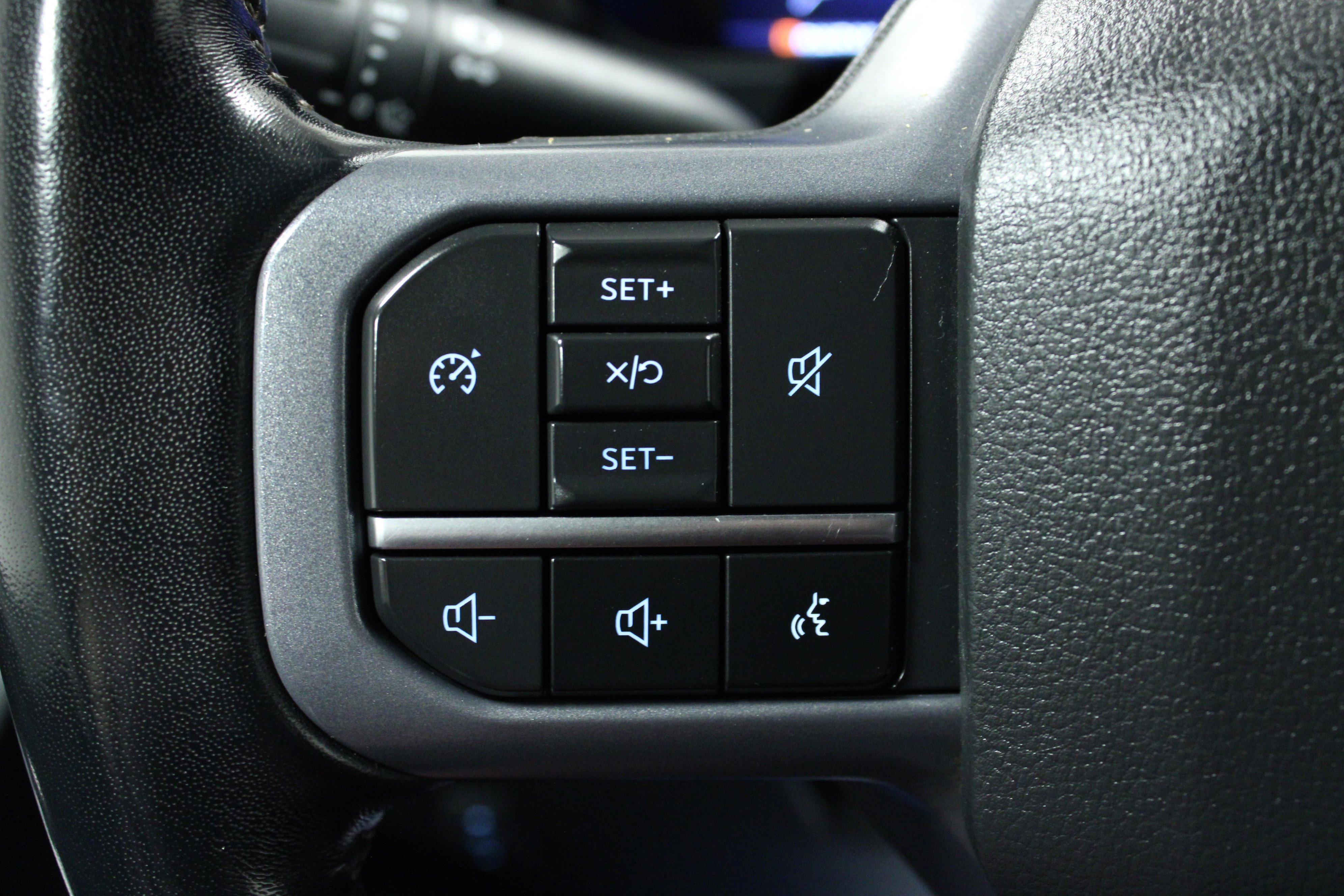 Used 2023 Ford F350 Lariat AWD/4WD image 20