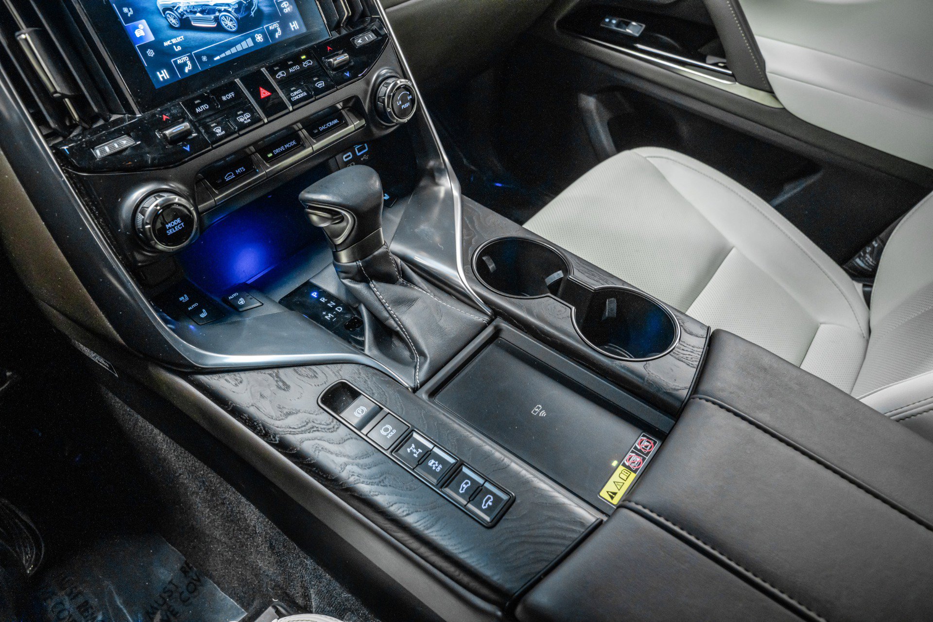 Used 2024 Lexus LX 600 4WD w/ Appearance Package image 24