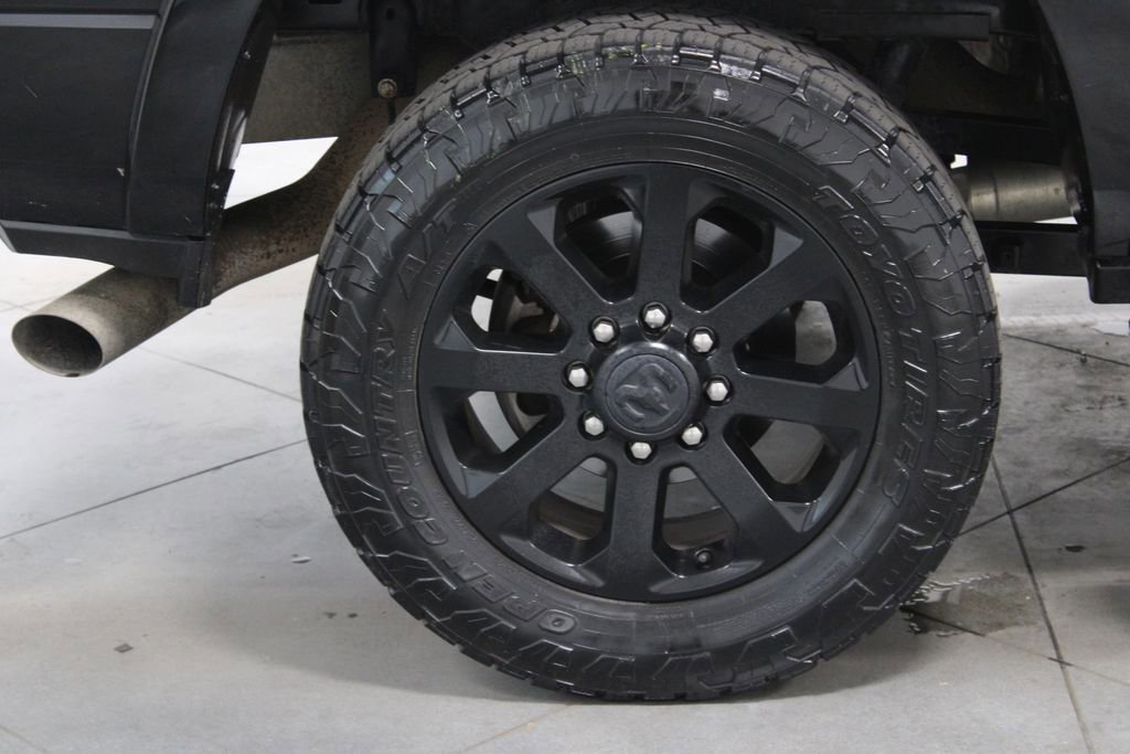 Used 2019 RAM 2500 Laramie w/ Black Appearance Package image 16