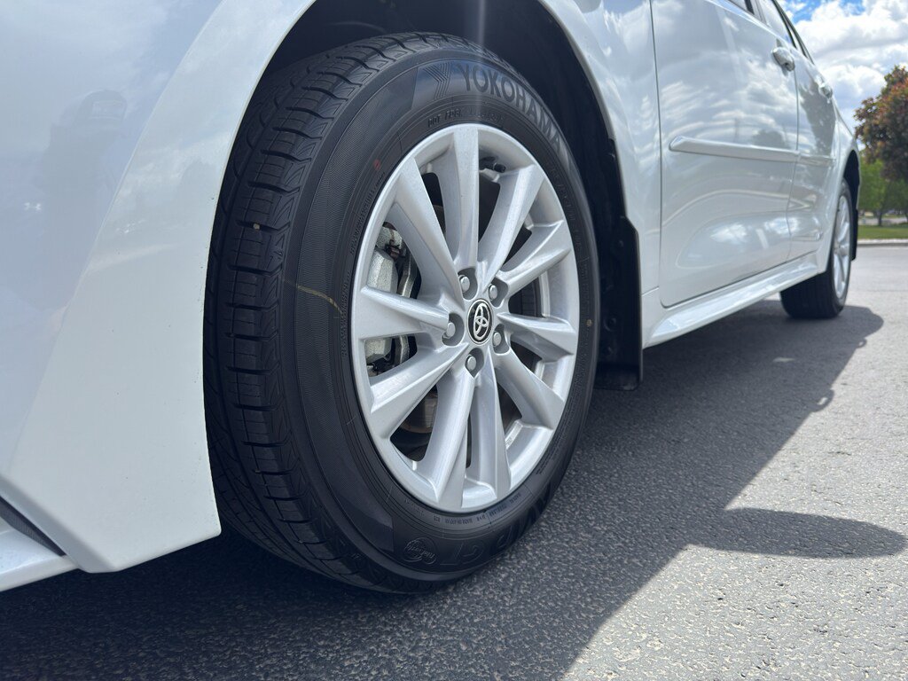 Used 2025 Toyota Corolla LE w/ LE Premium Package AWD/4WD image 19