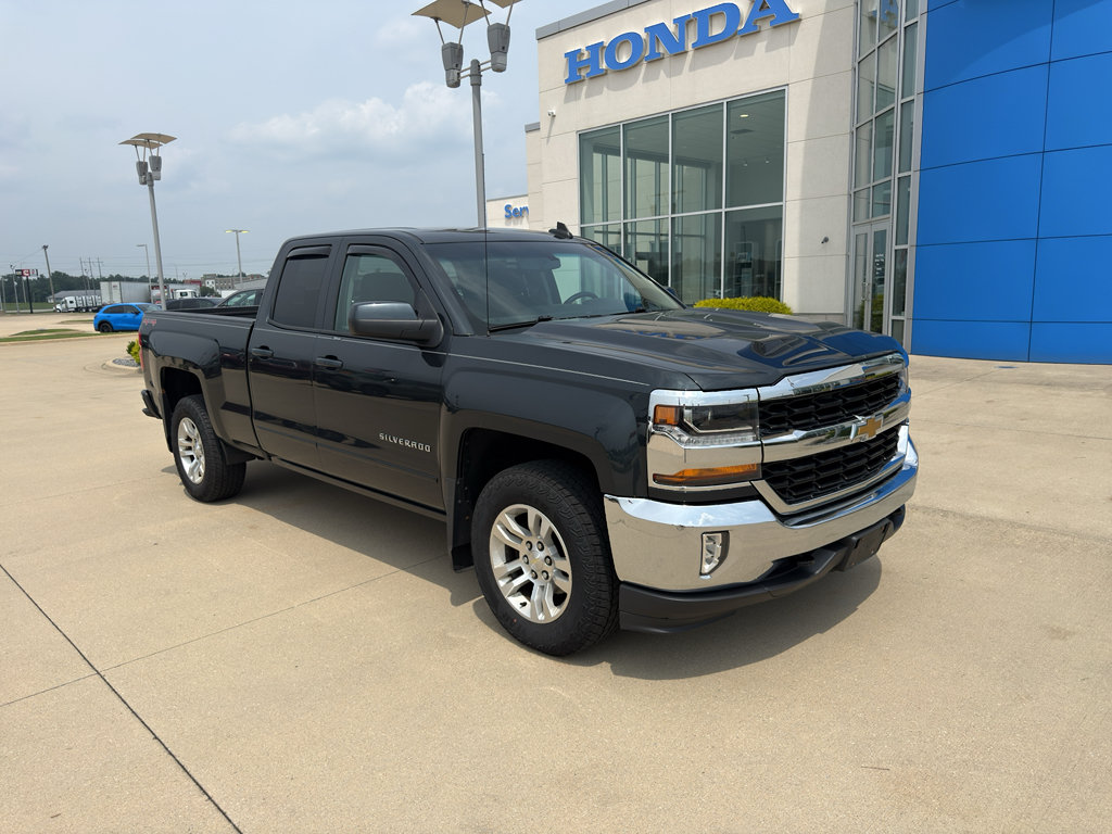Used 2017 Chevrolet Silverado 1500 LT w/ All Star Edition AWD/4WD image 3