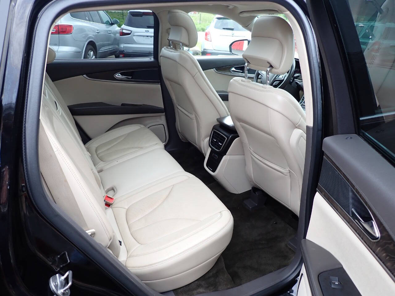 Used 2017 Lincoln MKX Reserve AWD/4WD image 12