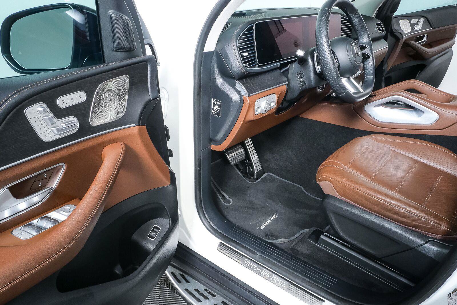 Used 2024 Mercedes-Benz GLS 580 4MATIC image 9