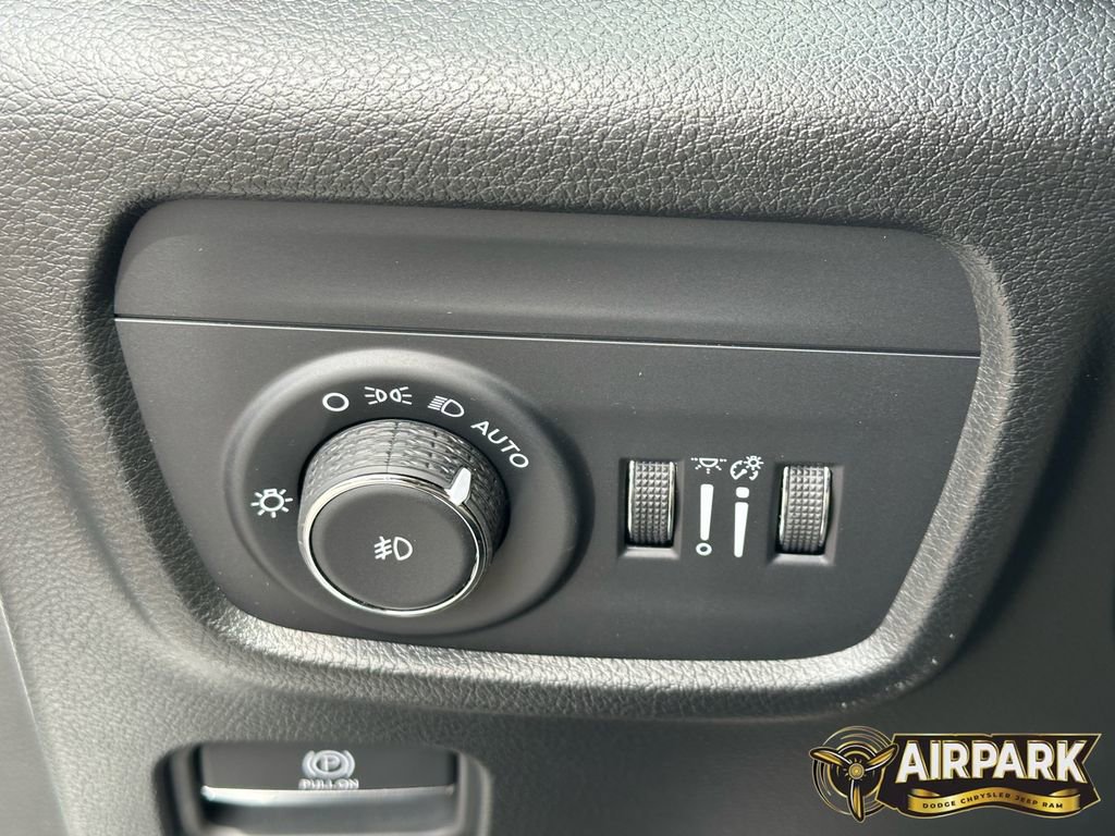 New 2025 Jeep Grand Cherokee Summit w/ Adv Protech Group IV AWD/4WD image 24