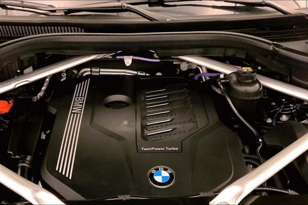 Certified 2022 BMW X5 xDrive40i w/ Premium Package AWD/4WD image 9