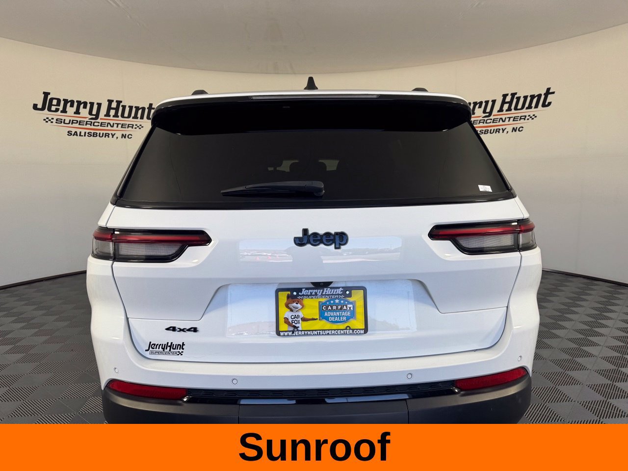 Used 2023 Jeep Grand Cherokee L Laredo AWD/4WD image 8