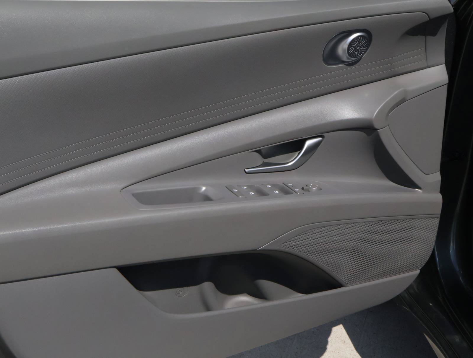 Used 2024 Hyundai Elantra SE FWD image 14