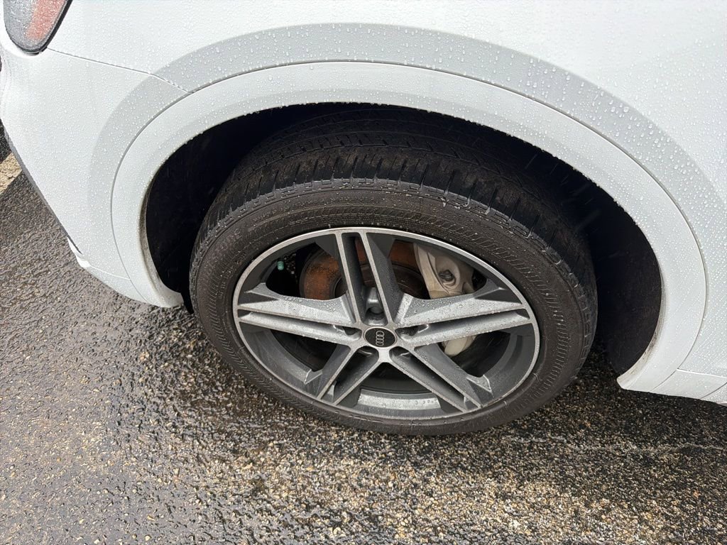 Used 2021 Audi Q5 e Premium Plus w/ Premium Plus Package image 3