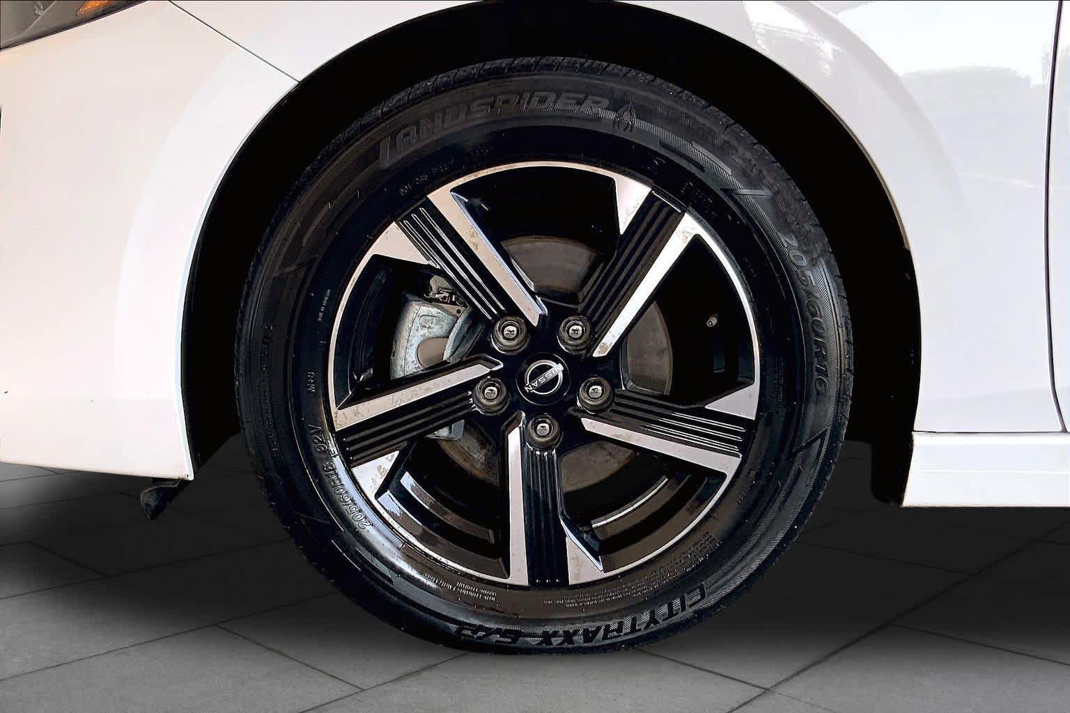 Used 2025 Nissan Sentra SV FWD image 11