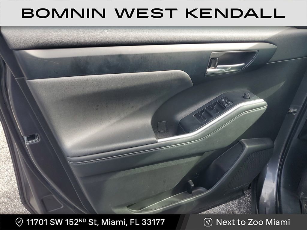 Used 2022 Toyota Highlander XLE image 23