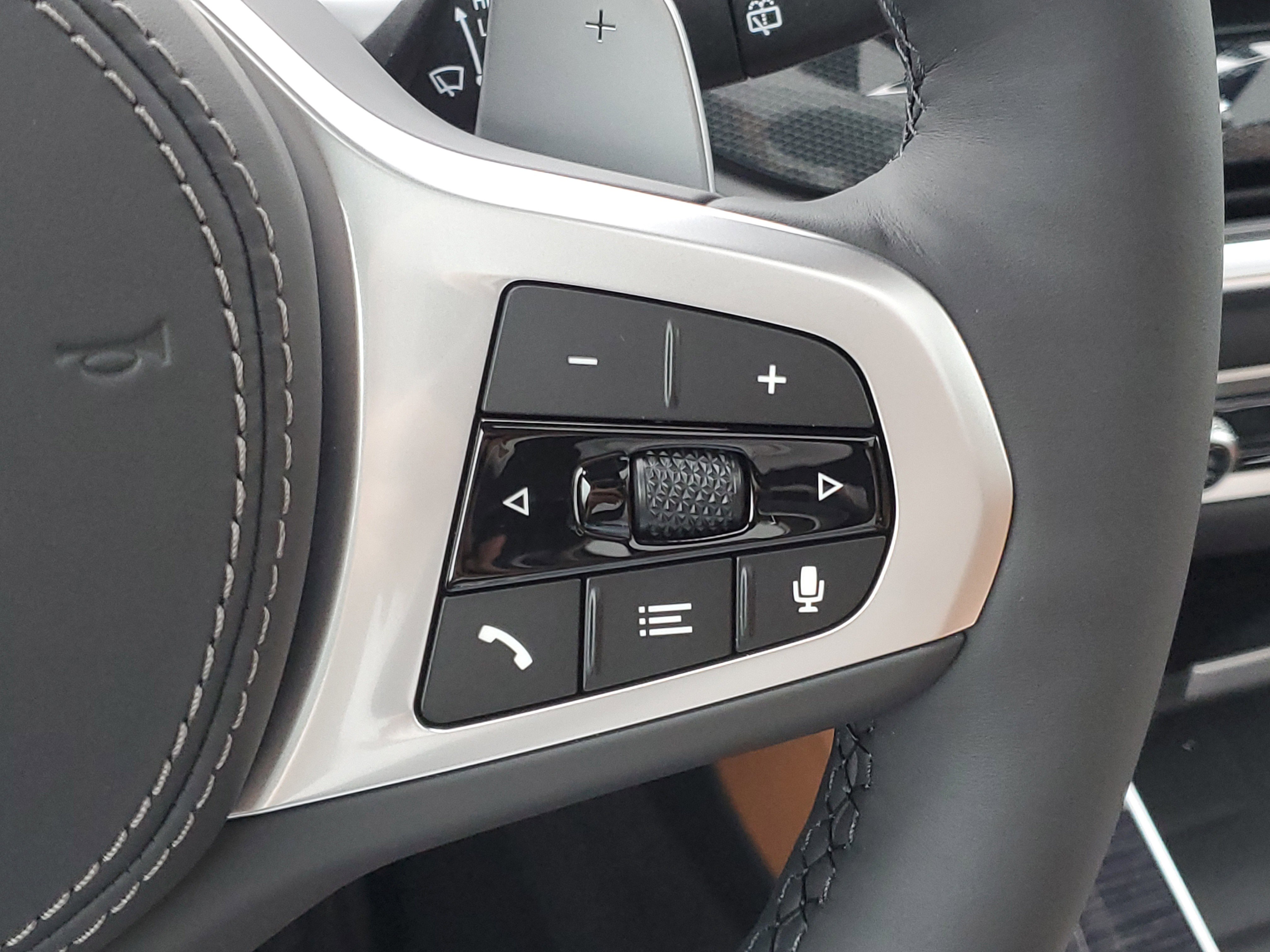 New 2026 BMW X5 xDrive40i w/ M Sport Package AWD/4WD image 13