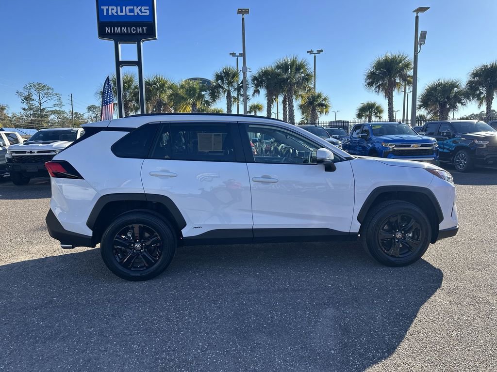 Used 2025 Toyota RAV4 XLE image 17