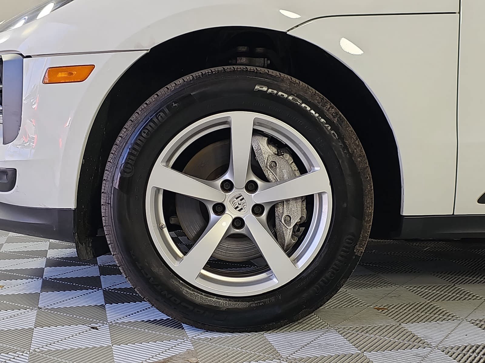 Used 2021 Porsche Macan w/ Premium Package AWD/4WD image 10