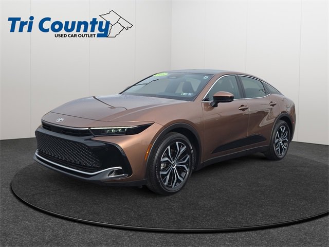 Used 2025 Toyota Crown Limited image 3