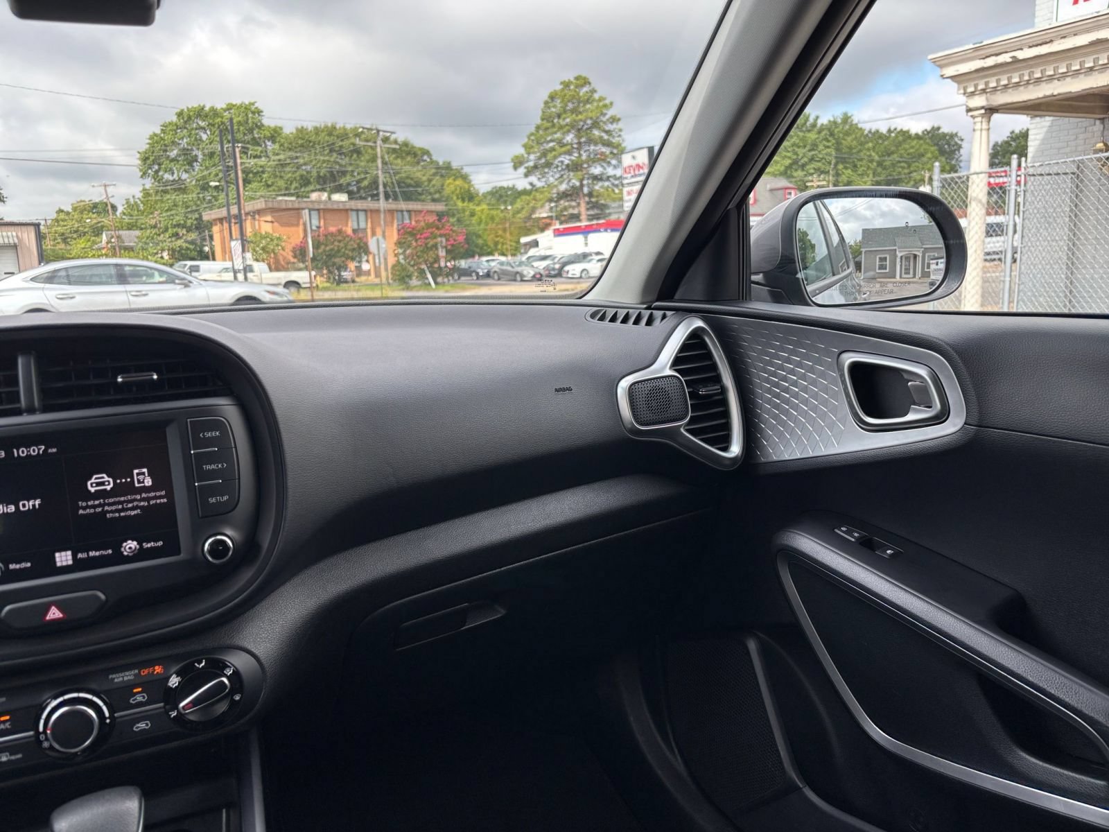 Used 2025 Kia Soul LX w/ LX Technology Package FWD image 28