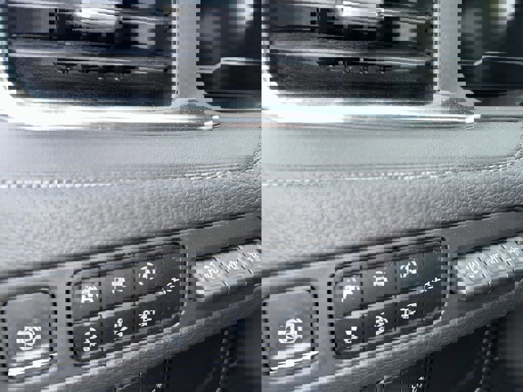 Used 2022 GMC Yukon XL Denali image 16