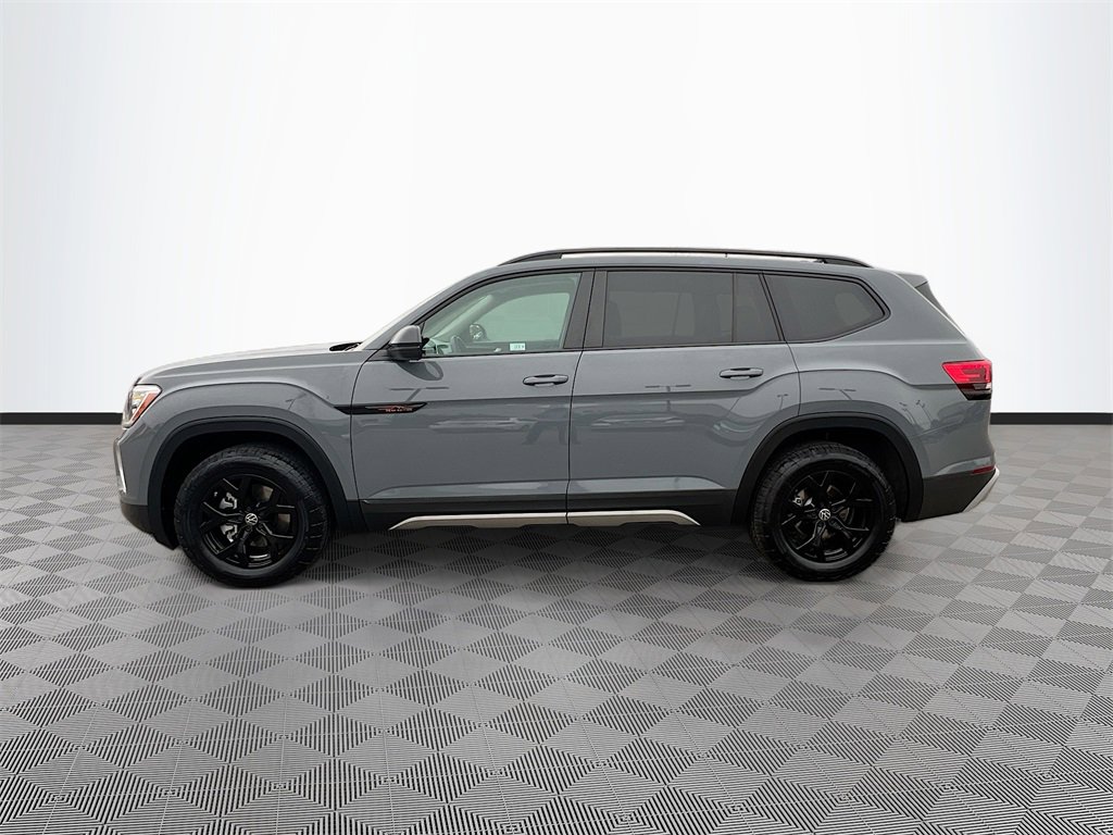 Used 2024 Volkswagen Atlas Peak Edition SE image 4