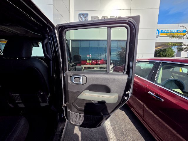 Used 2024 Jeep Gladiator Mojave w/ Convenience Group AWD/4WD image 23