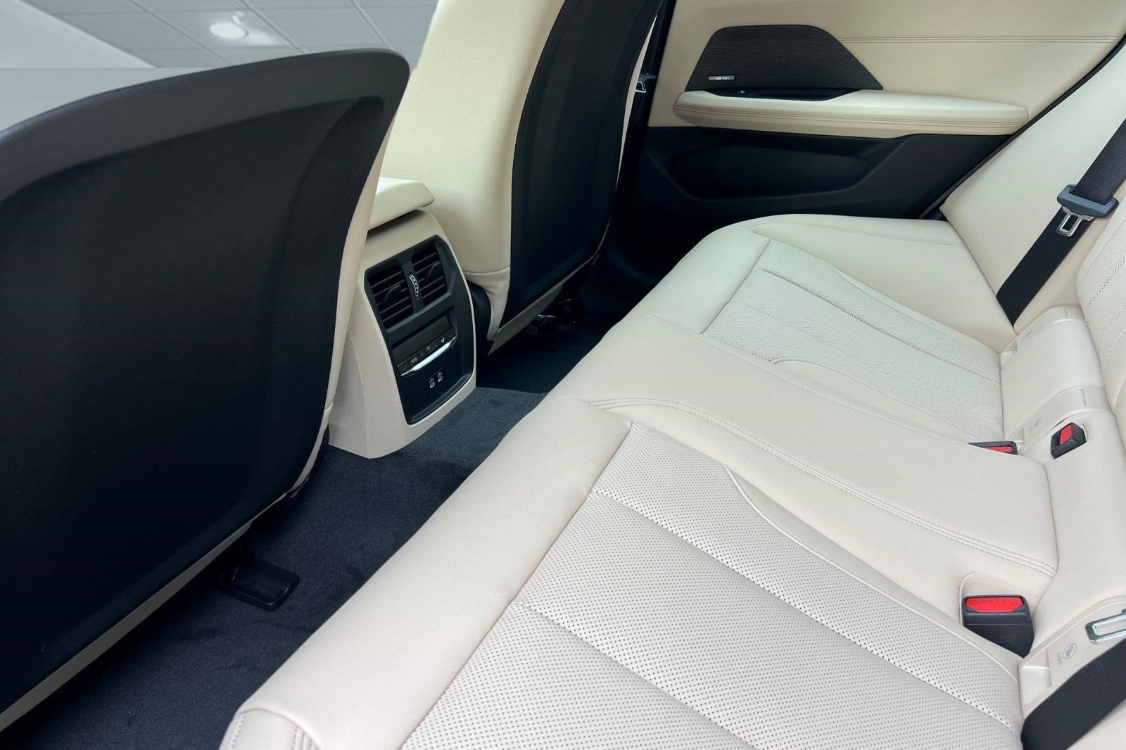 Used 2025 BMW i4 xDrive40i w/ Premium Package image 18