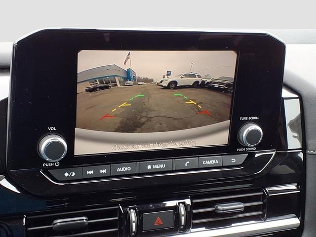 Used 2025 Nissan Pathfinder SV image 14