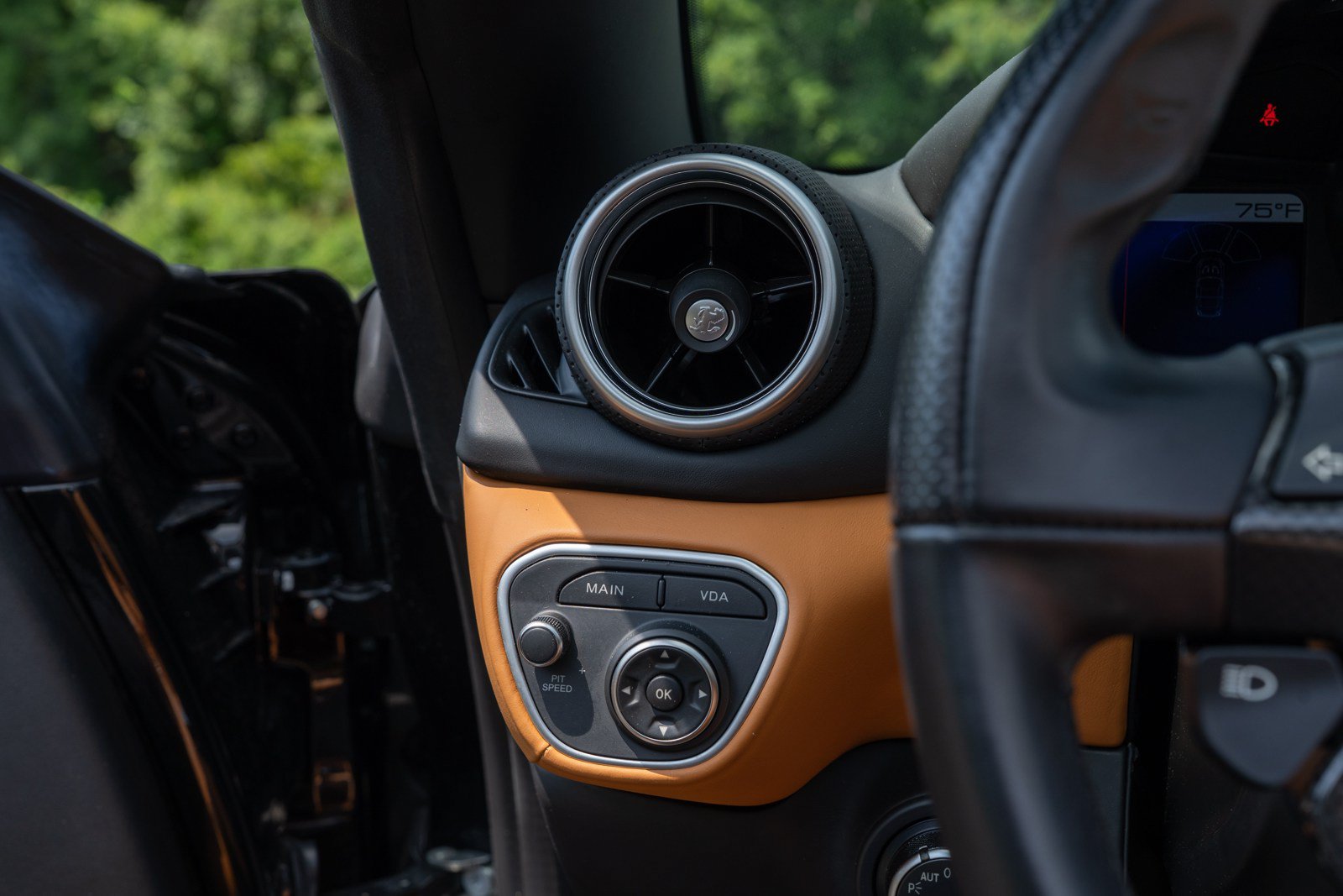 Used 2018 Ferrari California T RWD image 32