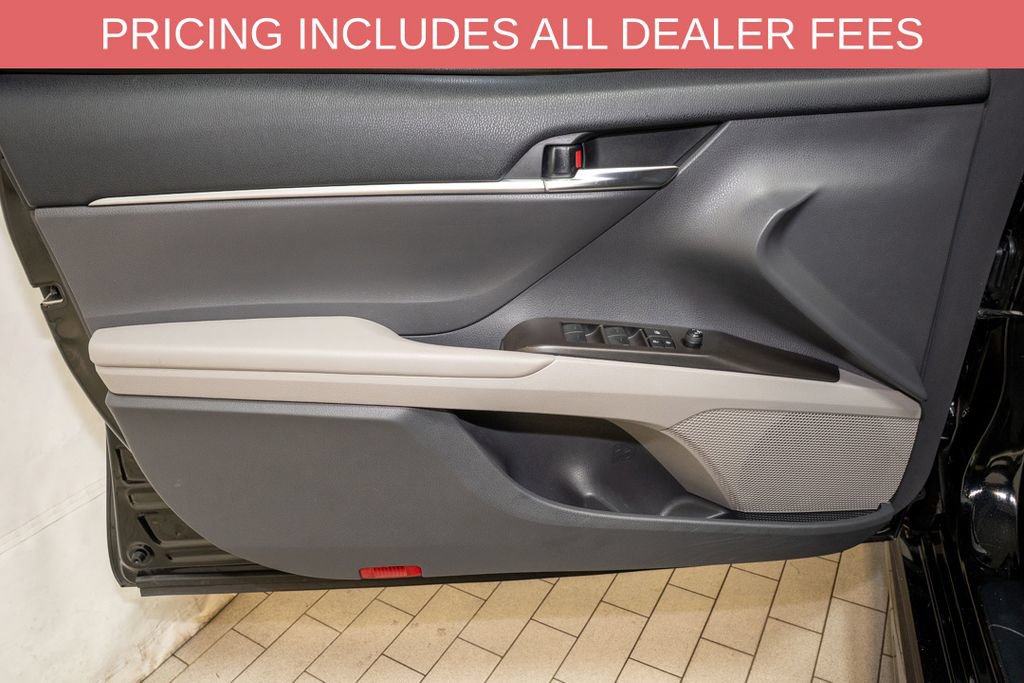Used 2023 Toyota Camry SE FWD image 10