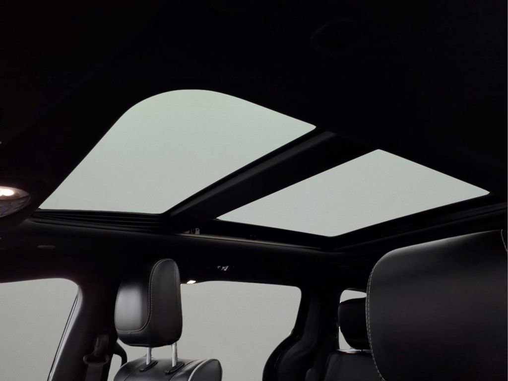Used 2024 Chrysler Pacifica Premium FWD image 9