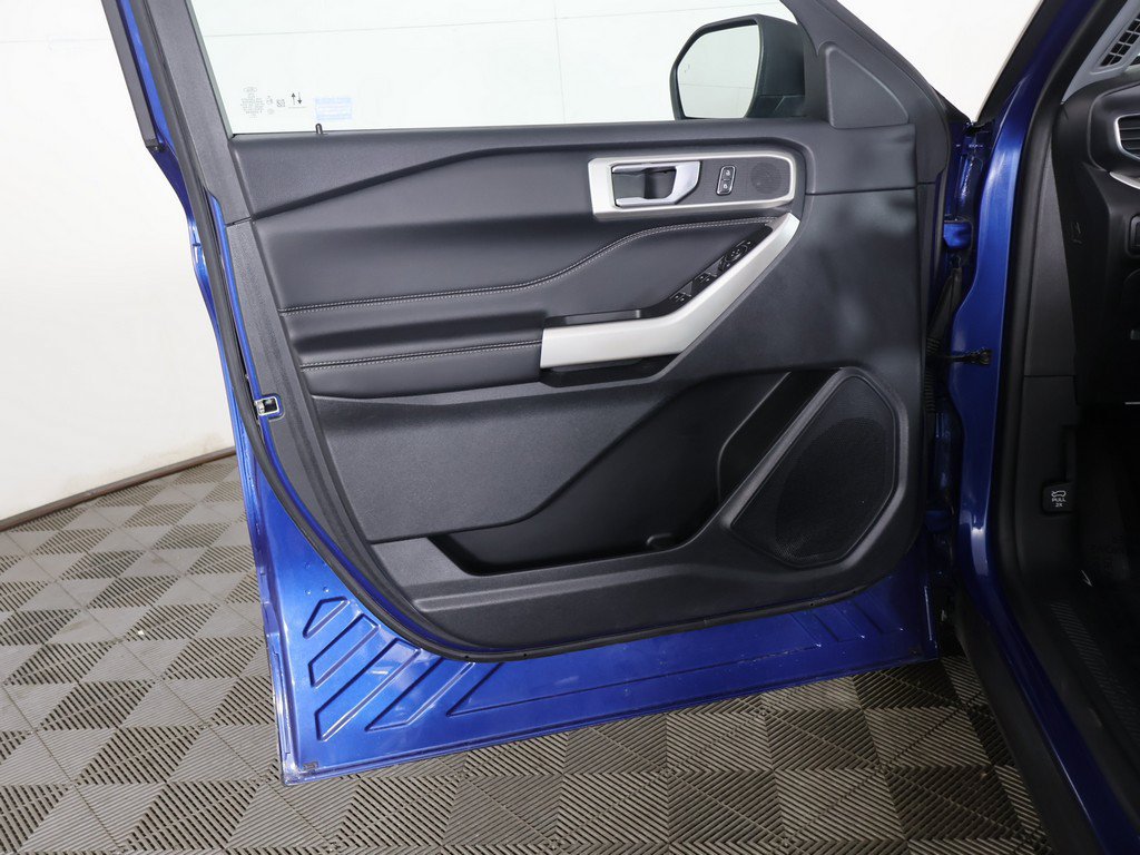 Used 2023 Ford Explorer XLT w/ Equipment Group 202A AWD/4WD image 21
