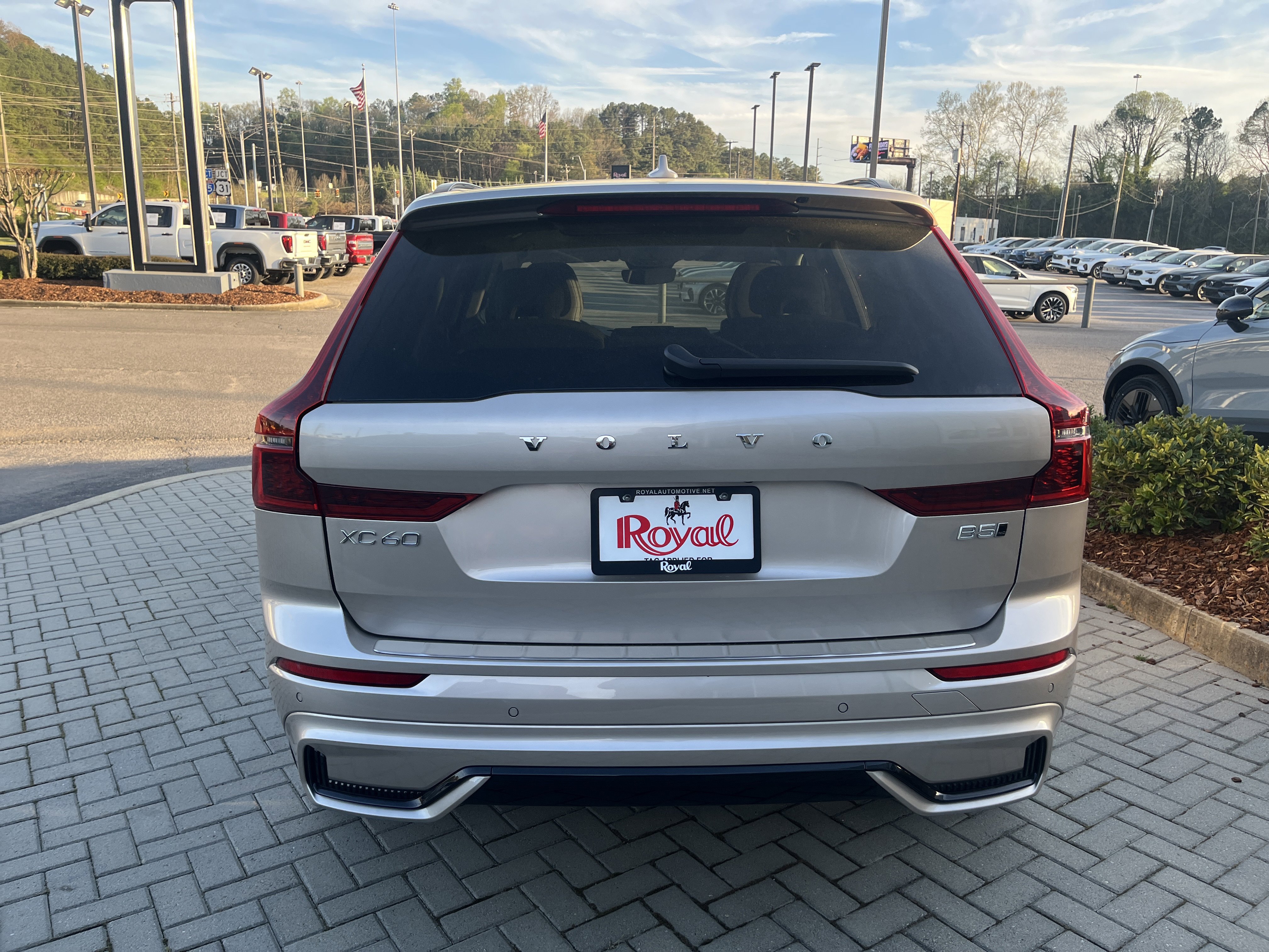 New 2026 Volvo XC60 B5 Ultra w/ Protection Package Premier image 4