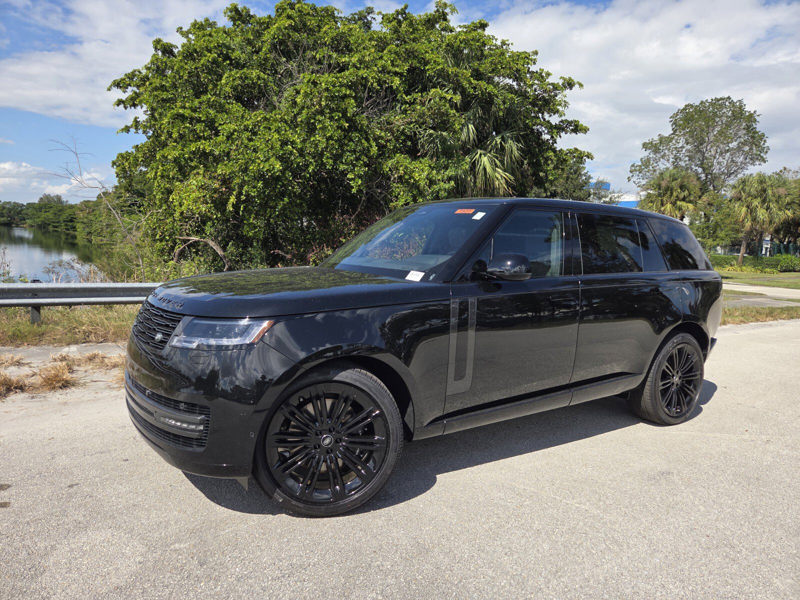 New 2025 Land Rover Range Rover Long Wheelbase SE video 1