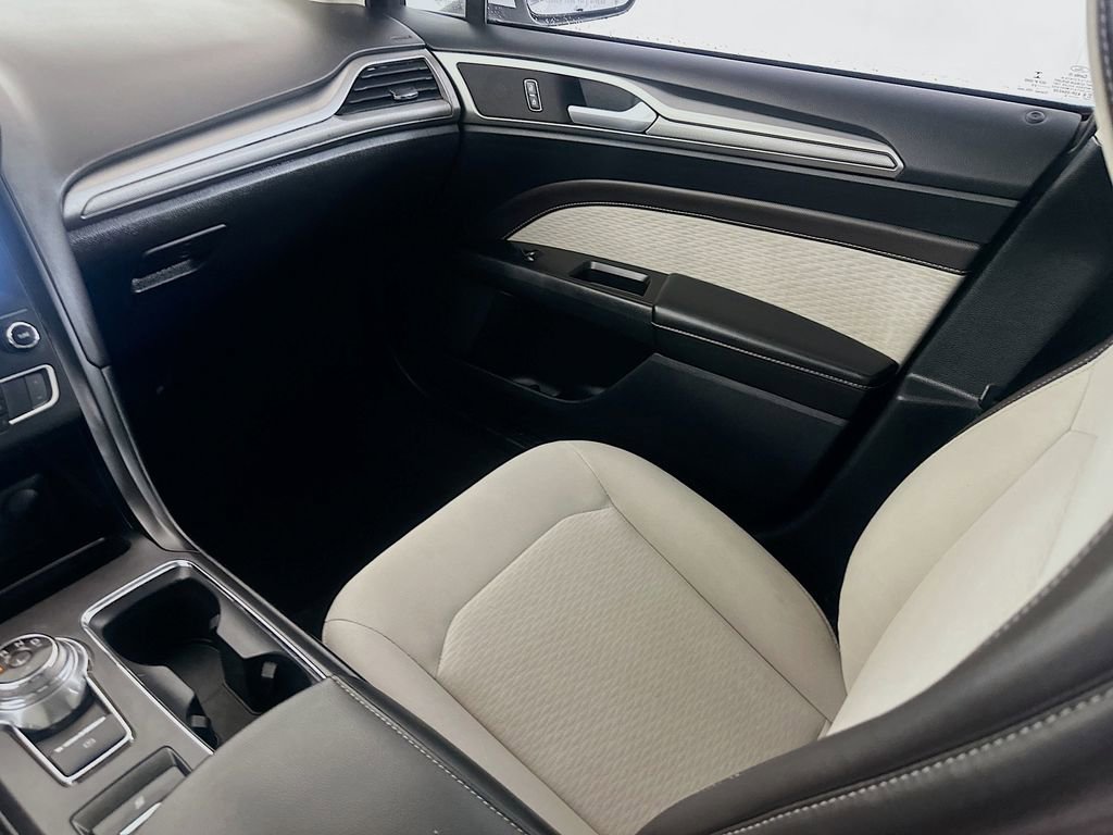 Used 2020 Ford Fusion SE w/ Equipment Group 151A image 22