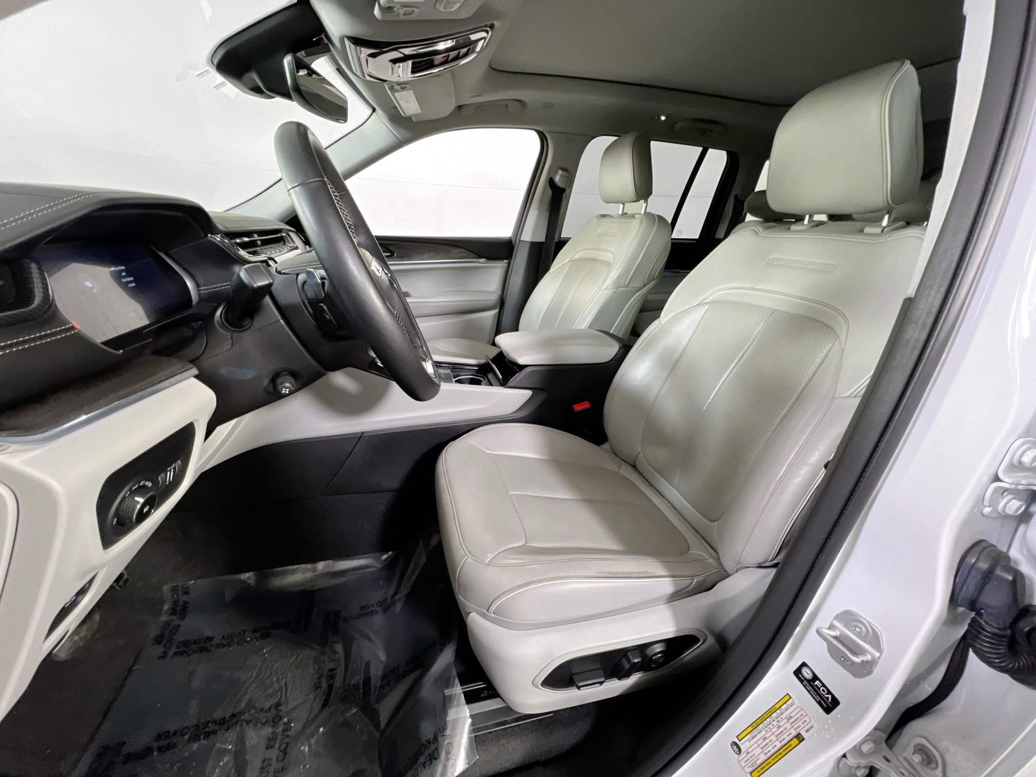 Used 2022 Jeep Grand Cherokee Overland image 22