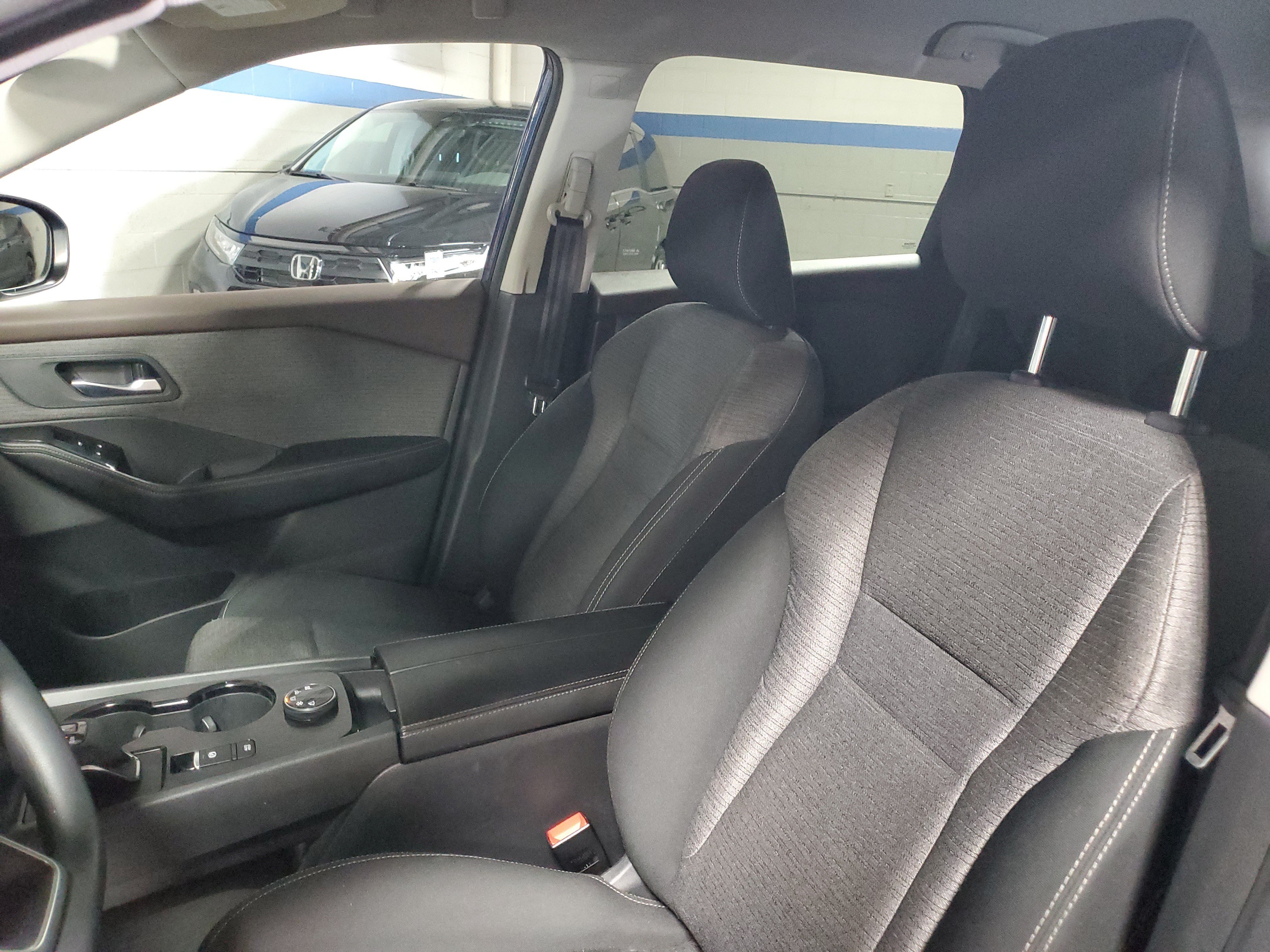 Used 2022 Nissan Rogue SV AWD/4WD image 16