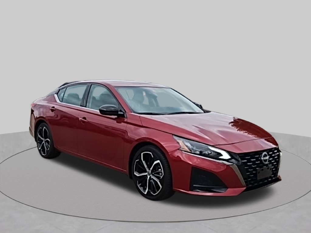 Used 2024 Nissan Altima 2.5 SR w/ SR Premium Package FWD image 3