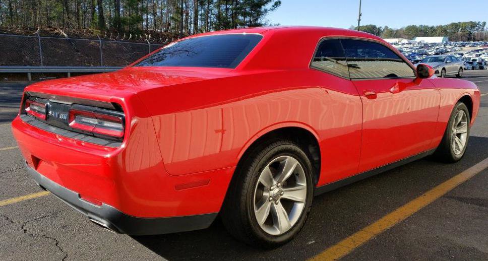 Used 2016 Dodge Challenger SXT image 7