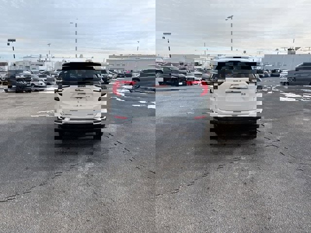 Used 2024 GMC Terrain SLT image 5